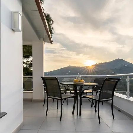 Jacinto Tatil Evi Sayalonga